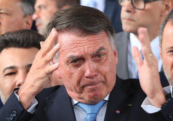 |PF explains the contents of the penis pen except in Jaiir Bolsonaro -Bathroom