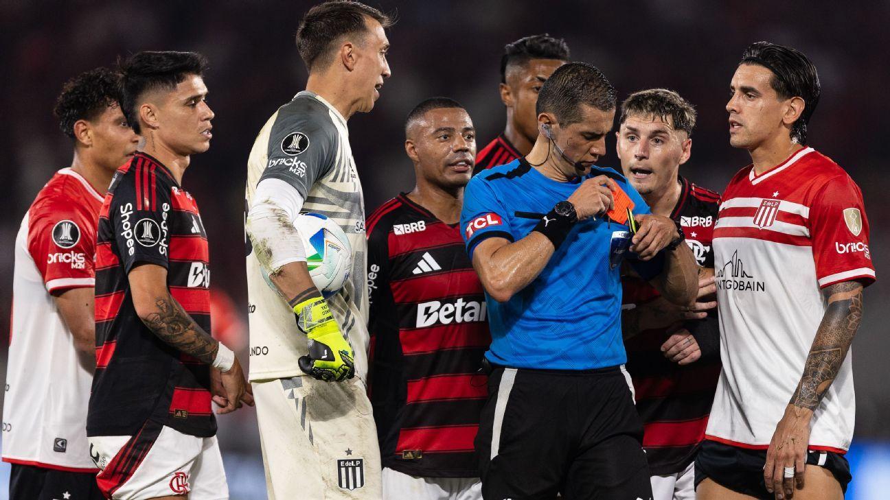 Às vezes, o Conmebol cancelou o vermelho depois de cometer um erro de área -