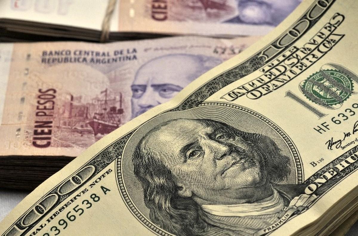 Pesos de peso com padrões de estado de Miley novamente dólares
