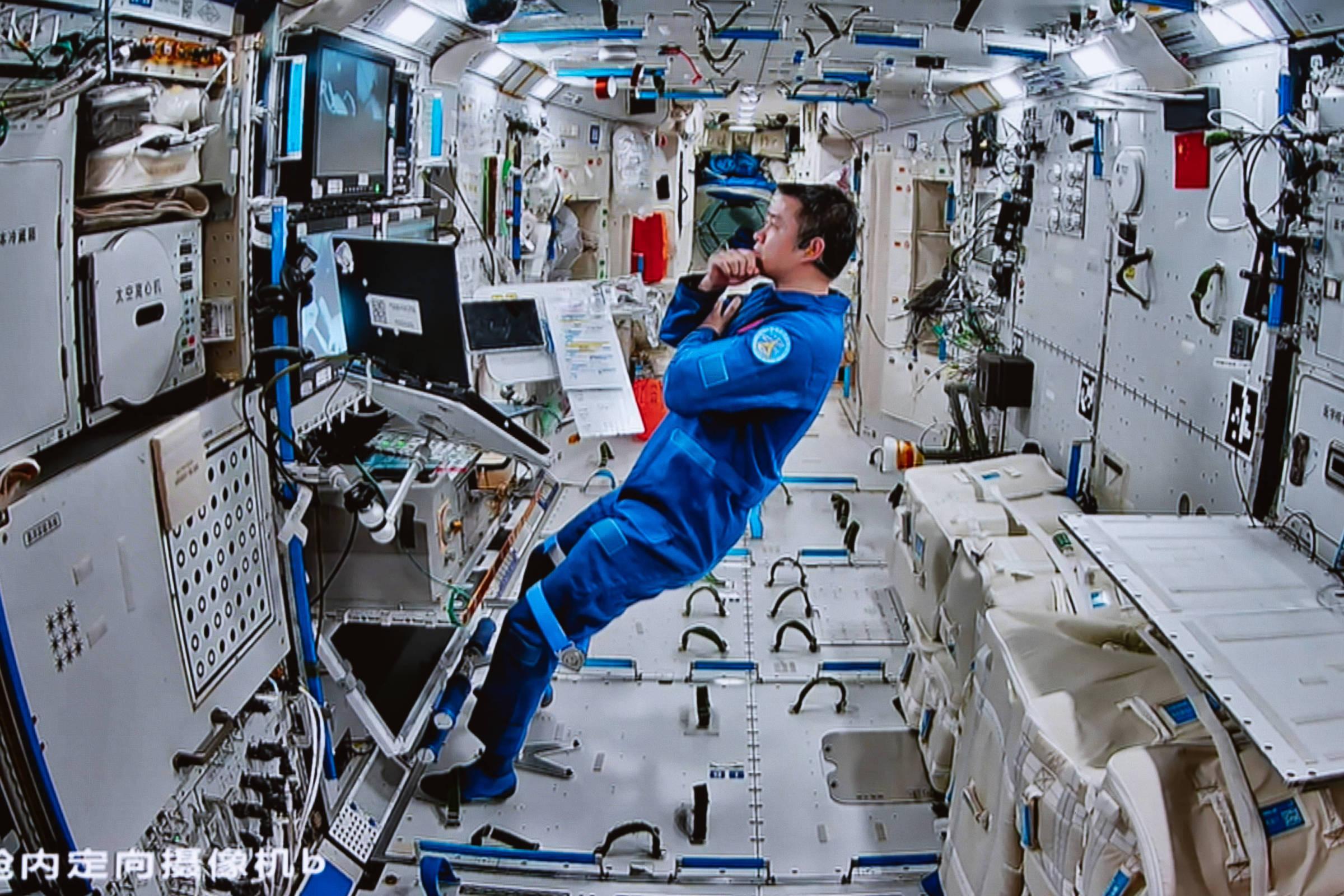 Shenzhou-20: Retorno adiado devido a possível colisão com destroços - 05/11/2025 - Ciência - Adoraçã...