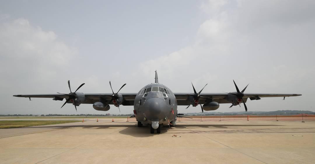 US sends attack aircraft to El Salvador to strengthen siege on Venezuela