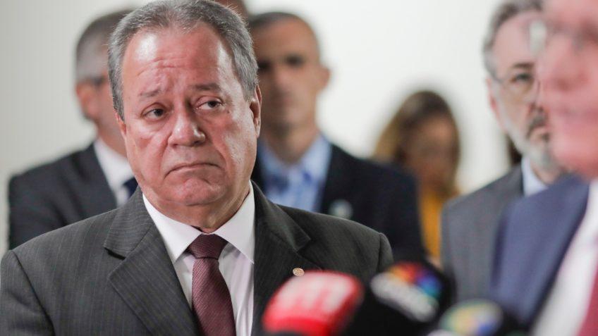 O CNI pediulle a Lula que vete as baixadas e as subas de impostos