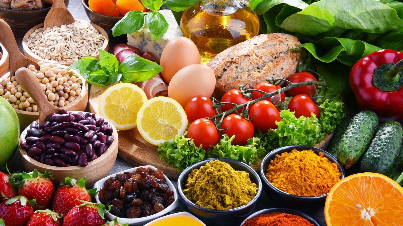Comer esses alimentos sugerem um novo estudo para reduzir o risco de consciência.