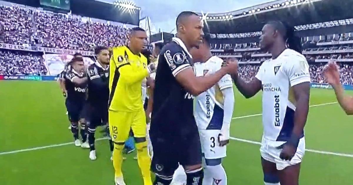 O comentarista critica a posição de Botafogo contra a LDU: O campeão dos Libertadores deve ter uma concha para interpretar oponente - Fogon